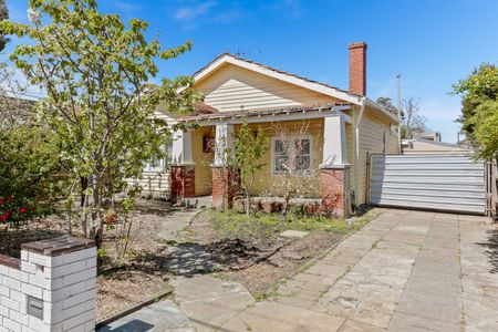 148 Atherton Road, Oakleigh VIC 3166 - House For Rent | Domain - Photo 2