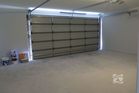 CONTEMPORARY HOME - Photo 4