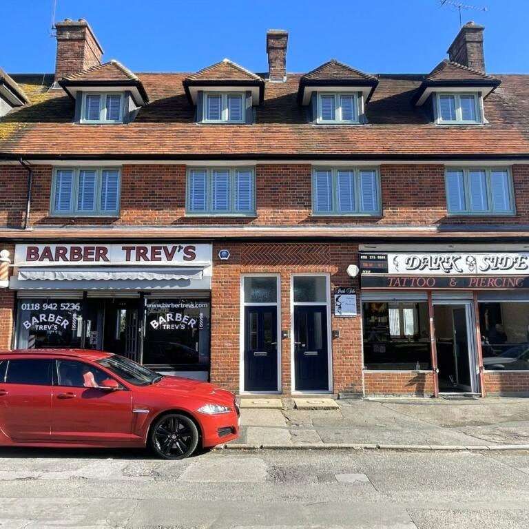 A 2 bedroom maisonette apartment situated in the Tilehurst area of Reading, with parking for 2 cars available. - Photo 1