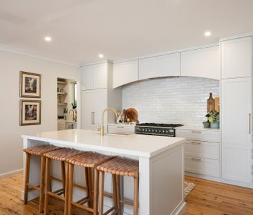 Fully furnished executive home with stunning Pittwater views - Photo 2