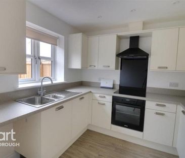 2 bedroom semi-detached house to rent - Photo 3