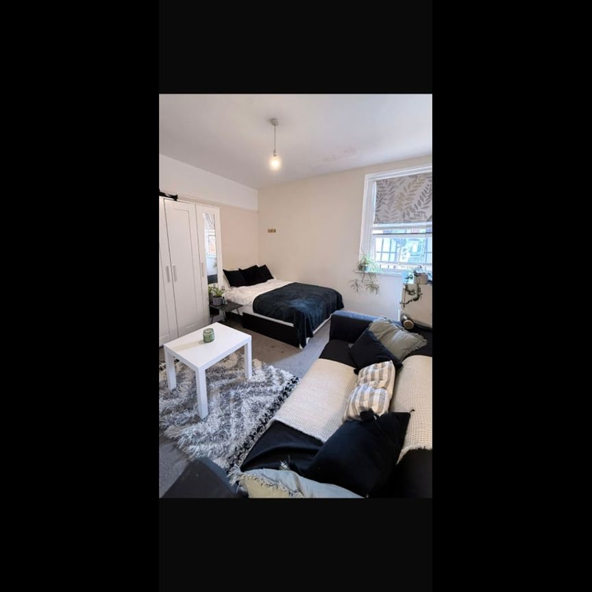 Room in a Shared Flat, Willesden Lane, NW2 - Photo 1
