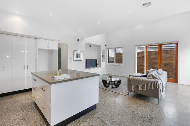 Pakington Precinct - Four Bedroom, Double Garage! - Photo 1