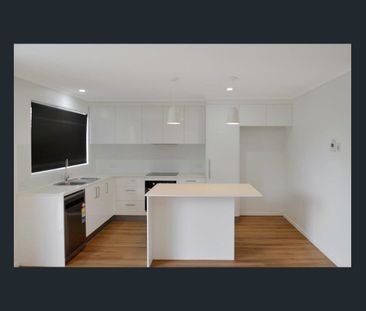 2 Bedroom Renovated Mooloolaba Unit - Photo 6
