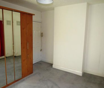 2 bedroom end of terrace house to rent - Photo 3