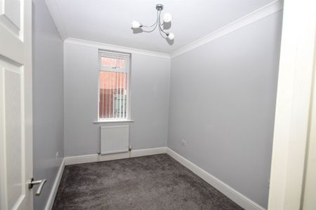2 bed flat to rent in Richmond Road, South Shields, NE34 - Photo 3