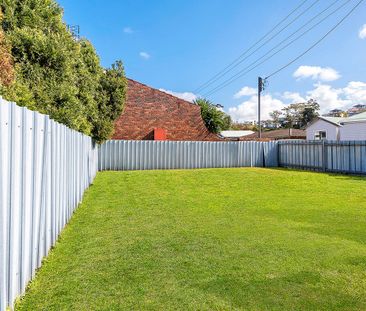 This two bedroom, one bathroom villa is in a block of only 4! - Photo 1
