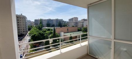 Location Appartement 3 pièces 72m² MARSEILLE 8ème - Photo 5