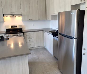 For Lease - 94 Ennerdale Street, Barrie, Ontario - Photo 3