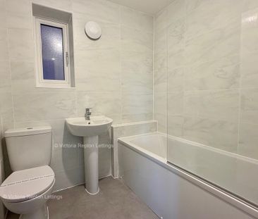 3 bedroom detached house to rent - Photo 3