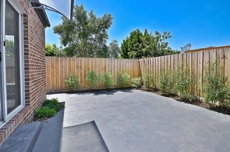 Modern Living in the Heart of Pascoe Vale - Photo 2