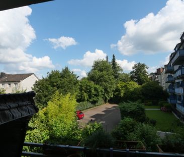 Frisch renovierte 4-Zimmer-Wohnung mit Balkon! - Foto 1