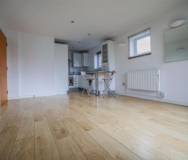2 bedroom flat to rent - Photo 4