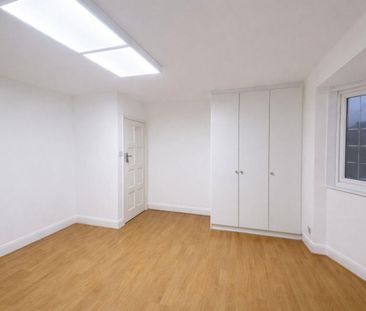 5 bedroom House To Let - Photo 5