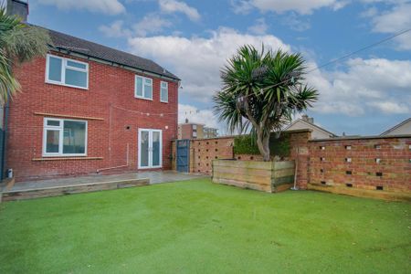 3 bedroom end of terrace house to rent - Photo 5