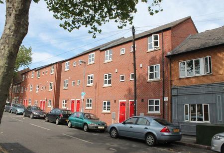 4 bedroom townhouse to rent - Photo 3