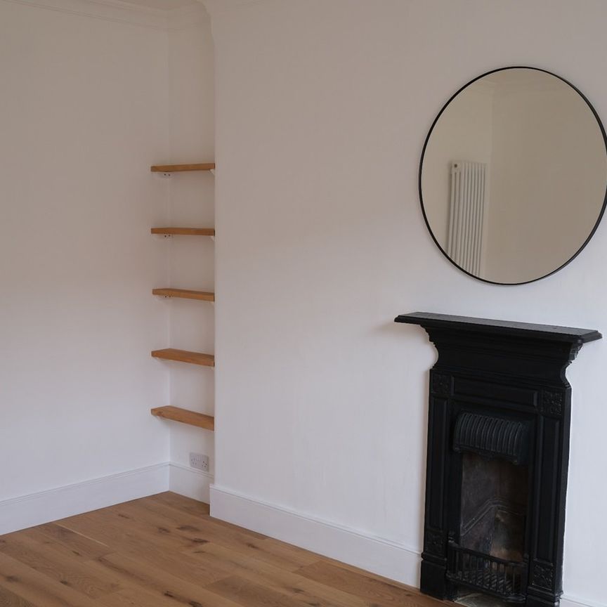 2 Bed Terraced House, Fitzneal Street, W12 - Photo 1