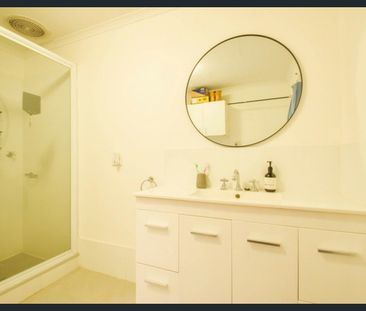 Refurbished 1 bedroom apartment - Photo 6