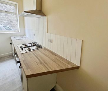 2 bedroom end of terrace house to rent - Photo 3