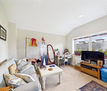 5 bedroom detached house to rent - Photo 2