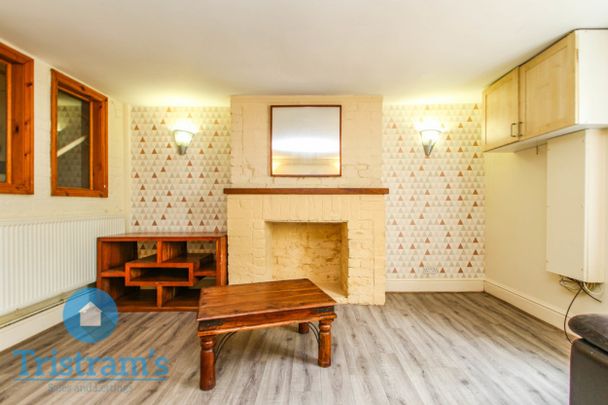 7 bed Mid Terraced House for Rent - Photo 1