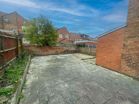 1 bedroom in a house share to rent - Photo 4