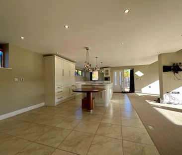 4 bedroom Semi-Detached House to let - Photo 1