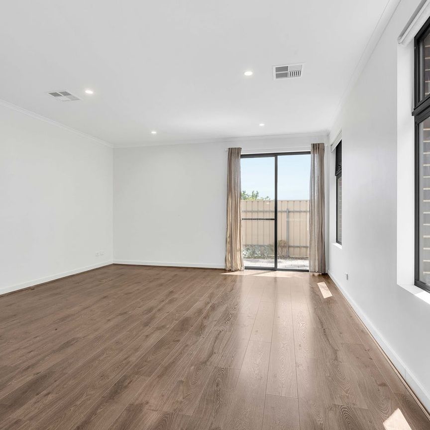 Townhouse In Great Location! - Photo 1