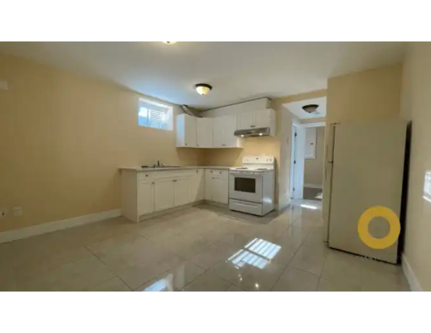 UTILITIES INCLUDED (UNFURNISHED) 1 BED 1 BATH IN BURNABY | 6517 Clinton Street, Burnaby - Photo 1