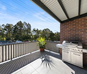 North Facing - Immaculate 3 Bedroom Townhouse - Photo 3