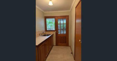 Most convenient location | In Zone for GWSC & Glen Waverly Primary | Long or short term lease. - Photo 5