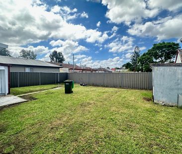 MODERN & RENOVATED 3 BEDROOM FAMILY HOME - Photo 6