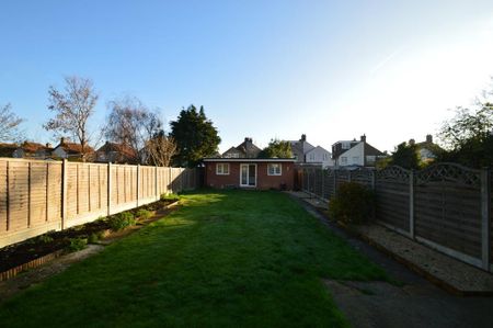 3 bedroom semi-detached house to rent - Photo 2