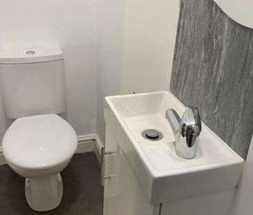 1 bedroom in a house share to rent - Photo 6