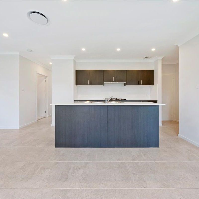 A near new freestanding and modern house ready to move in - Photo 1