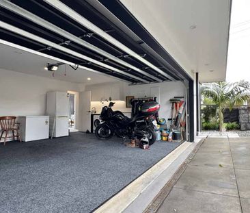 Sophisticated Cedar-Clad Retreat on the Royal Oak Epsom Boarder - Photo 5