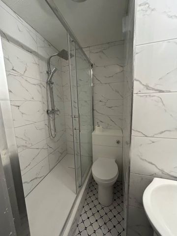 2 Bed Flat, Francis Chichester Way, SW11 - Photo 3