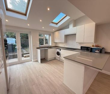 4 bedroom end of terrace house to rent - Photo 3