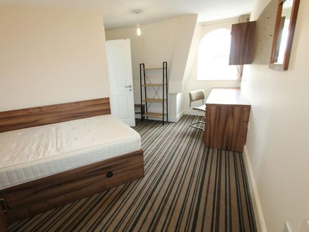 Flat to rent on - Photo 2