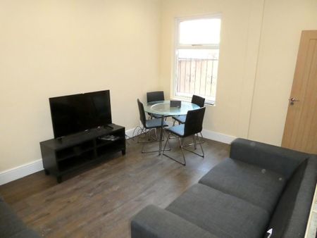 5 bedroom end of terrace house to rent - Photo 4