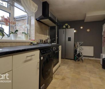 3 bedroom terraced house to rent - Photo 6