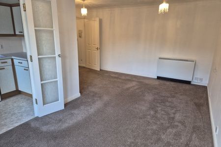 Chapelfields, FRODSHAM - Photo 2