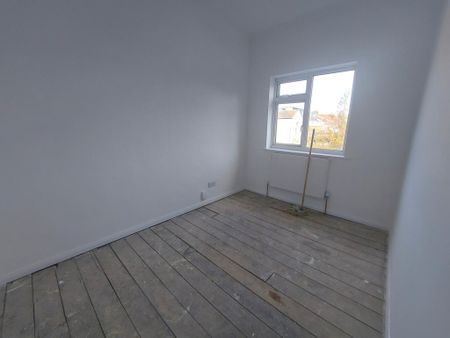 3 bedroom end of terrace house to rent - Photo 3