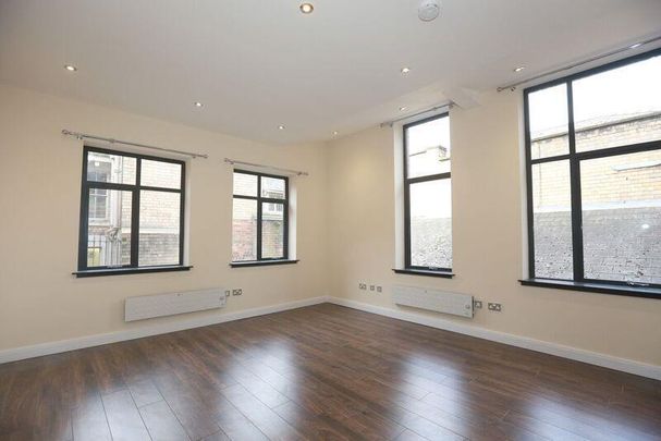 High Street - Photo 1