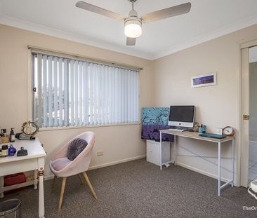 Lovely 2-bedroom townhouse in a quiet complex for rent. - Photo 2