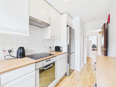 2 bedroom flat to rent - Photo 2