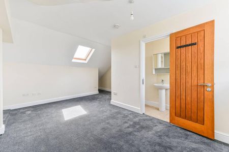 3 bedroom flat to rent - Photo 2
