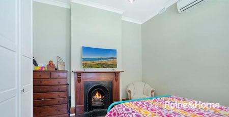 Charming Family Home - Photo 4
