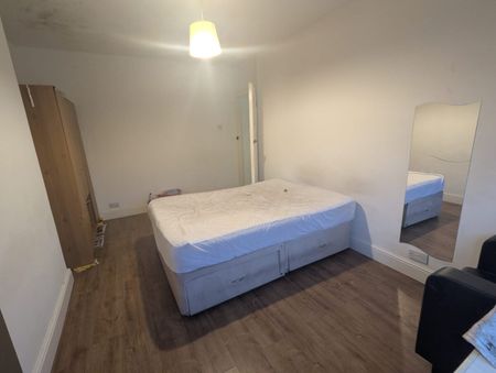 KINGSBURY, NW9, London - Photo 2