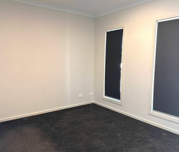 11 Cordiller Street, Clyde North VIC - Photo 3